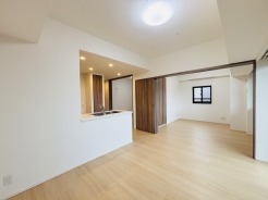 リビングは家具の配置も思いのまま。自由度が高い設計です。
