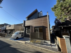 五感で感じる、現地でしかわからない事も沢山ございます。周辺環境なども一緒にご案内いたしますのでお気軽にお問合せください。
