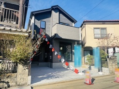 戸建てが立ち並ぶ静かな住宅街。四季折々の移り変わりを感じながら自然と楽しみ、暮らす、そんな毎日を日々の中で感じられる住環境
