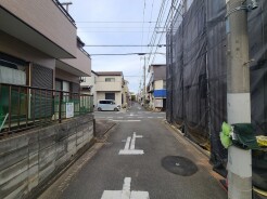 戸建てが立ち並ぶ静かな住宅街。四季折々の移り変わりを感じながら自然と楽しみ、暮らす、そんな毎日を日々の中で感じられる住環境
