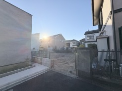 五感で感じる、現地でしかわからない事も沢山ございます。周辺環境なども一緒にご案内いたしますのでお気軽にお問合せください。
