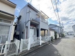 4m幅員の道路に面しておりお車の運転が苦手な方でも安心して出入りいただけます。
