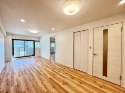 夕食の時間。家族、友人、両親、親戚との会話がより料理を美味しくしてくれる。あっという間に時間が過ぎてしまう居心地の良さは、普段はほっとする空間としてここにあります。
