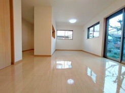 夕食の時間。家族、友人、両親、親戚との会話がより料理を美味しくしてくれる。あっという間に時間が過ぎてしまう居心地の良さは、普段はほっとする空間としてここにあります。
