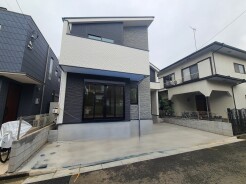 五感で感じる、現地でしかわからない事も沢山ございます。周辺環境なども一緒にご案内いたしますのでお気軽にお問合せください。
