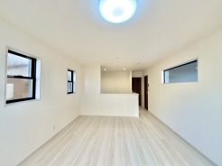 夕食の時間。家族、友人、両親、親戚との会話がより料理を美味しくしてくれる。あっという間に時間が過ぎてしまう居心地の良さは、普段はほっとする空間としてここにあります。
