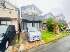 戸建てが立ち並ぶ静かな住宅街。四季折々の移り変わりを感じながら自然と楽しみ、暮らす、そんな毎日を日々の中で感じられる住環境
