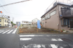 南道路に面しており日中もたくさんの陽が入ります。風通りや周辺環境など実際に現地にてご確認ください。
