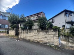 戸建てが立ち並ぶ静かな住宅街。四季折々の移り変わりを感じながら自然と楽しみ、暮らす、そんな毎日を日々の中で感じられる住環境
