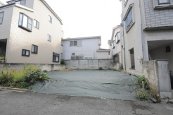 戸建てが立ち並ぶ静かな住宅街。四季折々の移り変わりを感じながら自然と楽しみ、暮らす、そんな毎日を日々の中で感じられる住環境
