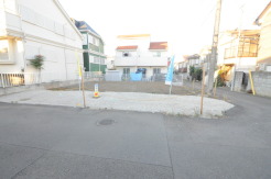 南道路に面しており日中もたくさんの陽が入ります。風通りや周辺環境など実際に現地にてご確認ください。