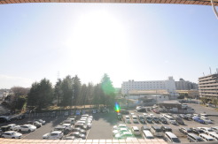 窓から眺める風景は一日の疲れを癒すヒーリングを奏でる、心地の良い時間を演出してくれます。室内も重要ですが、周りの環境もマイホーム選びの大事なポイント
