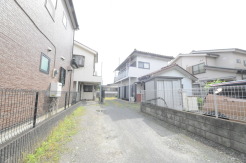 戸建てが立ち並ぶ静かな住宅街。四季折々の移り変わりを感じながら自然と楽しみ、暮らす、そんな毎日を日々の中で感じられる住環境

