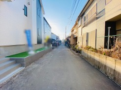 戸建てが立ち並ぶ静かな住宅街。四季折々の移り変わりを感じながら自然と楽しみ、暮らす、そんな毎日を日々の中で感じられる住環境
