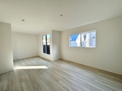 夕食の時間。家族、友人、両親、親戚との会話がより料理を美味しくしてくれる。あっという間に時間が過ぎてしまう居心地の良さは、普段はほっとする空間としてここにあります。
