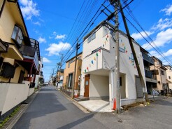 南道路に面しており日中もたくさんの陽が入ります。風通りや周辺環境など実際に現地にてご確認ください。
