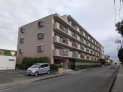 一階南東向き、近隣商業施設が充実