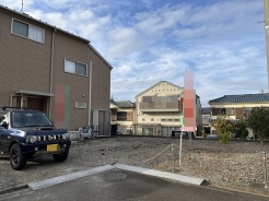 戸建てが立ち並ぶ静かな住宅街。四季折々の移り変わりを感じながら自然と楽しみ、暮らす、そんな毎日を日々の中で感じられる住環境
