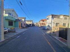 6m幅員の道路に面しておりお車の運転が苦手な方でも安心して出入りいただけます。
