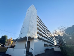 五感で感じる、現地でしかわからない事も沢山ございます。周辺環境なども一緒にご案内いたしますのでお気軽にお問合せください。
