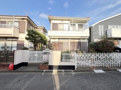 南道路に面しており日中もたくさんの陽が入ります。風通りや周辺環境など実際に現地にてご確認ください。
