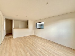 夕食の時間。家族、友人、両親、親戚との会話がより料理を美味しくしてくれる。あっという間に時間が過ぎてしまう居心地の良さは、普段はほっとする空間としてここにあります。
