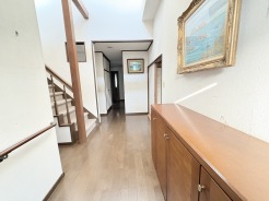 玄関はおうちの顔とも呼ばれる重要な場所！明るくスッキリと見える空間で住まう人を見送り、出迎えてくれます。
