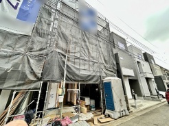 カースペースは1台駐車できます。車庫の出し入れのしやすさなど、実際に現地にてご確認ください。
