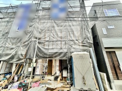 戸建てが立ち並ぶ静かな住宅街。四季折々の移り変わりを感じながら自然と楽しみ、暮らす、そんな毎日を日々の中で感じられる住環境
