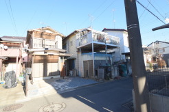 戸建てが立ち並ぶ静かな住宅街。四季折々の移り変わりを感じながら自然と楽しみ、暮らす、そんな毎日を日々の中で感じられる住環境
