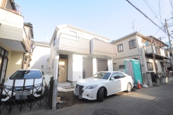 戸建てが立ち並ぶ静かな住宅街。四季折々の移り変わりを感じながら自然と楽しみ、暮らす、そんな毎日を日々の中で感じられる住環境
