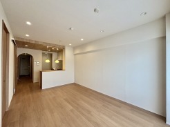 夕食の時間。家族、友人、両親、親戚との会話がより料理を美味しくしてくれる。あっという間に時間が過ぎてしまう居心地の良さは、普段はほっとする空間としてここにあります。
