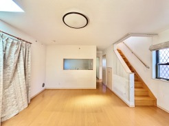 夕食の時間。家族、友人、両親、親戚との会話がより料理を美味しくしてくれる。あっという間に時間が過ぎてしまう居心地の良さは、普段はほっとする空間としてここにあります。
