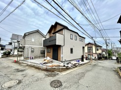 東南角地で明るく解放感のある立地