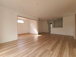 夕食の時間。家族、友人、両親、親戚との会話がより料理を美味しくしてくれる。あっという間に時間が過ぎてしまう居心地の良さは、普段はほっとする空間としてここにあります。
