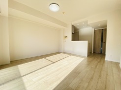 家族が一番集まる場所だから広々としつつも素敵な空間であって欲しい。皆がくつろぐリビングからキッチンまでが一つに繋がる空間。
