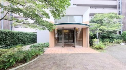 商業施設が徒歩圏内に充実、日々のお買い物も安心な環境です。
