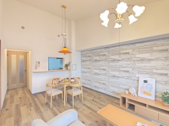 【ＬＤＫ／約12.5帖】
ＬＤの壁はアクセントクロスでおしゃれに仕上げました！