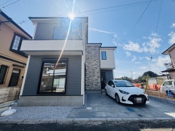 セカンドカーや来客時にも便利なカースペース2台分ございます。
