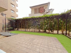 お庭スペース。お子様のプールなど、、、、様々な楽しみ方ができるプライベート空間。
ご家族皆さままで思いっきりお楽しみください。
