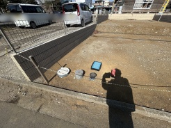 南道路に面しており日中もたくさんの陽が入ります。風通りや周辺環境など実際に現地にてご確認ください。
