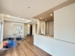 家族が一番集まる場所だから広々としつつも素敵な空間であって欲しい。皆がくつろぐリビングからキッチンまでが一つに繋がる空間。