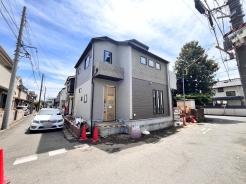 戸建てが立ち並ぶ静かな住宅街。四季折々の移り変わりを感じながら自然と楽しみ、暮らす、そんな毎日を日々の中で感じられる住環境
