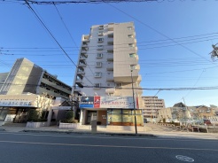五感で感じる、現地でしかわからない事も沢山ございます。周辺環境なども一緒にご案内いたしますのでお気軽にお問合せください。
