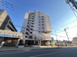 商業施設が徒歩圏内に充実、日々のお買い物も安心な環境です。
