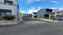 6m幅員の道路に面しておりお車の運転が苦手な方でも安心して出入りいただけます。
