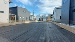 戸建てが立ち並ぶ静かな住宅街。四季折々の移り変わりを感じながら自然と楽しみ、暮らす、そんな毎日を日々の中で感じられる住環境
