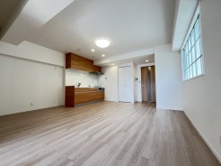 夕食の時間。家族、友人、両親、親戚との会話がより料理を美味しくしてくれる。あっという間に時間が過ぎてしまう居心地の良さは、普段はほっとする空間としてここにあります。
