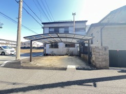 セカンドカーや来客時にも便利なカースペース2台分ございます。
