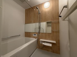 1日の疲れを取るゆとりある浴室です。
